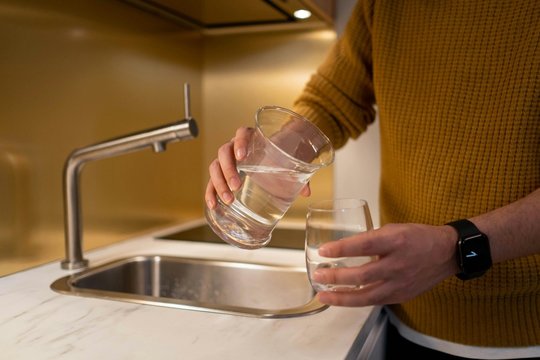Vanduo iš čiaupo: kada galite gerti drąsiai, o kada – geriau nerizikuoti?