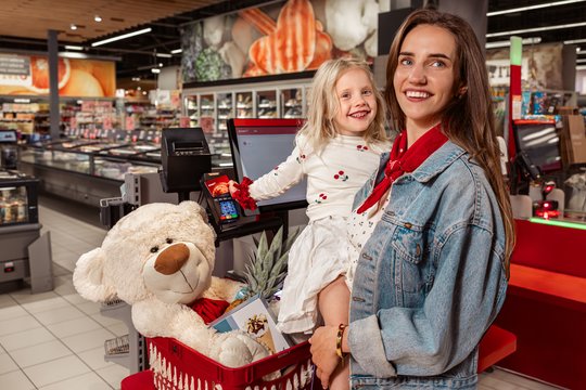 Tėvų kasdienybė kainuoja: „Rimi“ šeimos dienomis – iki 50 proc. nuolaidos vaikų prekėms