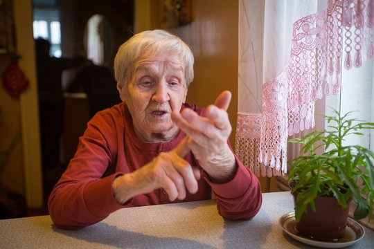 Normalus senėjimas ar nepastebėta liga? Diagnozė, kurią vagia amžizmas ir vienišumas