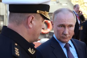 Nuskendusiame Rusijos laive – grėsminga V. Putino ir Kim Jong Uno paslaptis