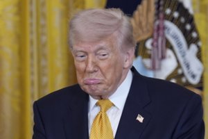 JAV teismas laikinai sustabdė D. Trumpui nepalankaus sprendimo galiojimą