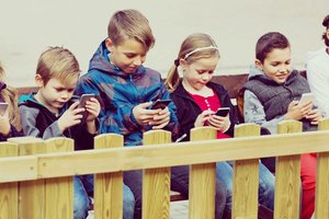 ES vadovė: svarsto galimybę vėlinti vaikų naudojimąsi socialiniais tinklais