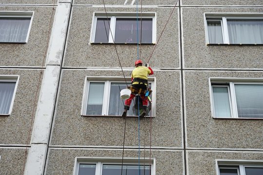 Viena susidėvėjusi siūlė – didelės bėdos: kas nutinka delsiant tvarkyti?