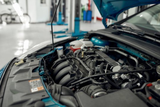 Automobilių dalimis prekiaujančioje įmonėje – atleidimai: darbo neteks kone ketvirtadalis darbuotojų