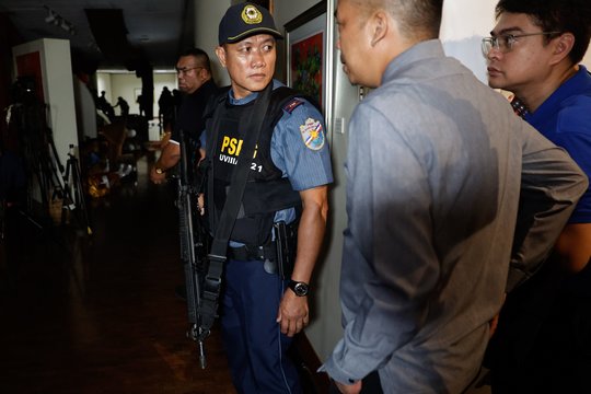 Neramumai Filipinų Senate: aidėjo šūviai, žmonės paraginti slėptis