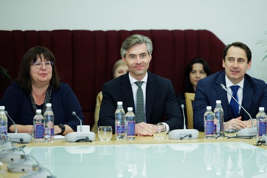 Už uždarų durų „socdemų“ priremtas K. Budrys pripažino: iš JAV atsiranda spaudimas dėl Baltarusijos