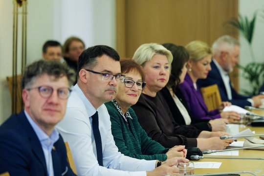 Už uždarų durų „socdemų“ priremtas K. Budrys pripažino: iš JAV atsiranda spaudimas dėl Baltarusijos