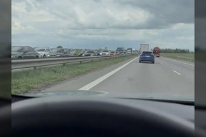 Skaudi avarija Raudondvario plente: formuojasi didžiulės spūstys