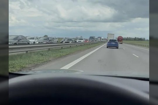 Skaudi avarija Raudondvario plente: formuojasi didžiulės spūstys