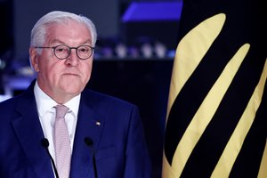 W. Steinmeieris gina popiežių nuo D. Trumpo kritikos