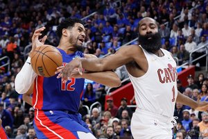 NBA Rytų konferencijos nugalėtojai vėl atsidūrė ant bedugnės krašto
