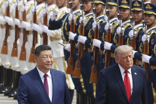 Pompastiškame susitikime – tiesioginis Xi Jinpingo įspėjimas D. Trumpui