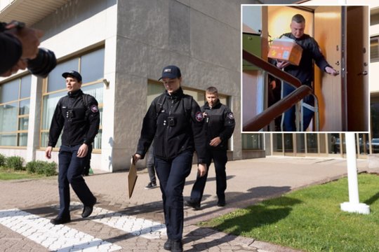 FNTT pareigūnų vizitas pas „aušriečius“: išsinešė kelias dėžes su dokumentais, policija – ir R. Žemaitaičio namuose  