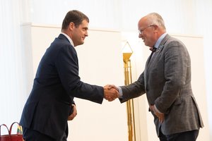 J. Olekas kratas pas „aušriečius“ vertina blogai, bet kartoja – koalicija dirbs, kol galės daryti darbus