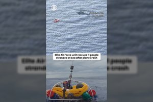 Lėktuvo katastrofa virto išgyvenimo drama: po avarijos atsidūrė plauste