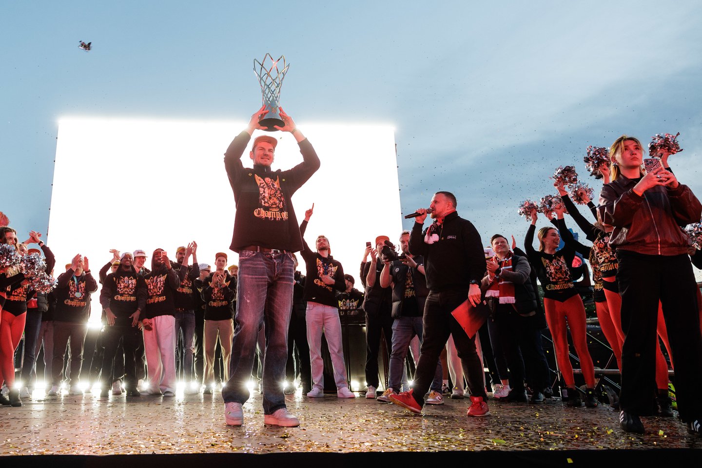 Prie Baltojo tilto vyko Vilniaus Ryto titulo šventimas<br>V. Skaraičio nuotr.