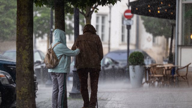 Sinpotikai pateikė prognozę penktadieniui: skėčių neslėpkite