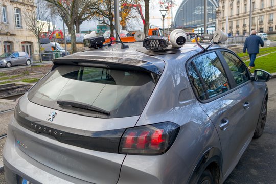 „Peugeot“ atšaukia 600 tūkst. automobilių: paaiškino, kas atsitiko