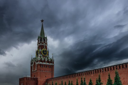 „Debunk.org“: Tuštėjant Gegužės 9-osios tribūnoms, Kremliaus ruporai lieja pyktį ant Baltijos šalių