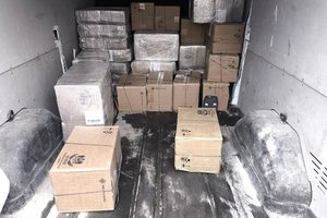 Per operaciją Radviliškio rajone pasieniečiai sulaikė du automobilius, du vyrus ir 66 300 pakelių nelegalių cigarečių