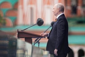 Į neįprastą V. Putino paradą pažvelgė iš arčiau: už kadro – svarbios detalės