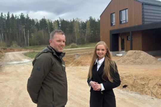 „Viskas pamatuota“. Granulinė grindų danga ir statybų tvarkos problematika