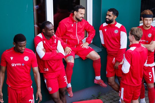 Cirkas Lietuvos futbolo čempionate: mačo pradžiai Vilniuje leidimas neduotas, žiūrovai išsiskirstė