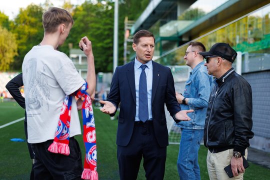 Cirkas Lietuvos futbolo čempionate: mačo pradžiai Vilniuje leidimas neduotas, žiūrovai išsiskirstė