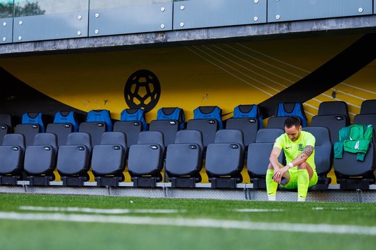Cirkas Lietuvos futbolo čempionate: mačo pradžiai Vilniuje leidimas neduotas, žiūrovai išsiskirstė
