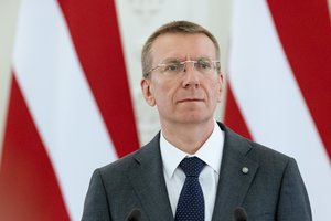 Latvijos laikinąją vyriausybę pavesta formuoti opozicijos įstatymų leidėjui