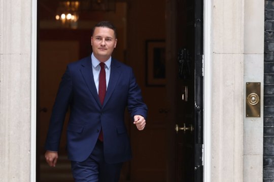 Buvęs JK sveikatos apsaugos ministras sieks pakeisti premjerą K. Starmerį