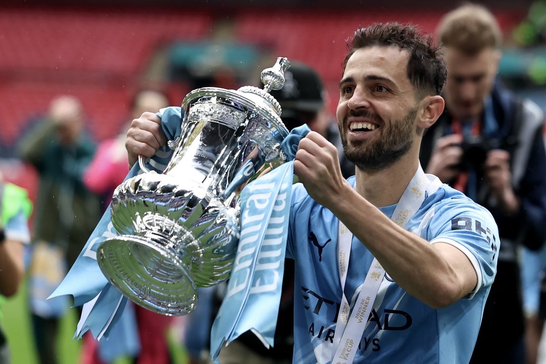 „Manchester City“ šeštą kartą pakartojo įspūdingą pasiekimą – per sezoną laimėjo dvi taures