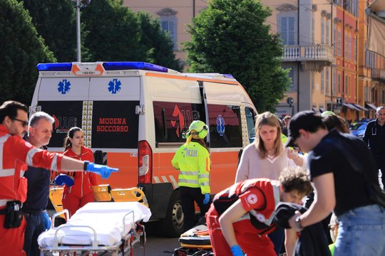 Drama Italijoje: į pėsčiuosius įsirėžęs vairuotojas pasirodė su peiliu rankoje