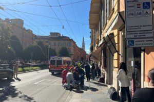 G. Meloni atšaukė tarptautinį vizitą, kad aplankytų nukentėjusiuosius per incidentą Modenoje