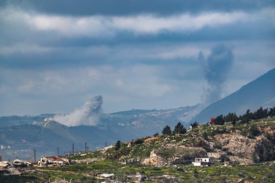 Izraelis atakuoja Libaną, „Hezbollah“ kalba apie aklavietę derybose