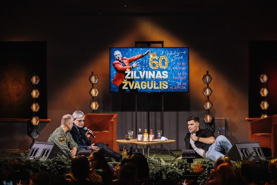 Netikėtas posūkis: „Kitokius pasikalbėjimus“ ves gerai žinomas atlikėjas