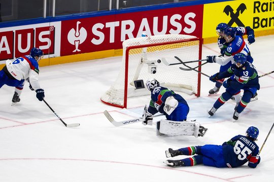 Pasaulio ledo ritulio čempionai amerikiečiai po šalto dušo čempionate iškovojo pirmąją pergalę