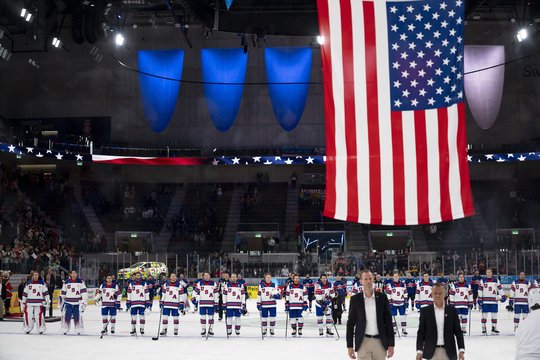 Pasaulio ledo ritulio čempionai amerikiečiai po šalto dušo čempionate iškovojo pirmąją pergalę