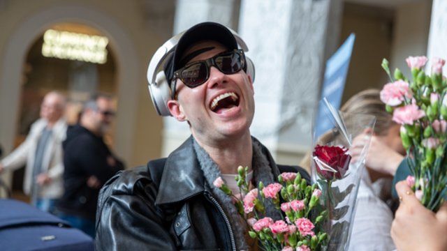 Lion Ceccah sugrįžo į Lietuvą: po „Eurovizijos“ finalo atlikėją pasitiko gerbėjai