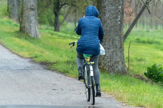 Savaitė prasidės su trenksmu: dalyje Lietuvos – smarkūs lietūs, klius ir perkūnijos