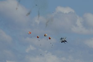 Incidentas per aviacijos šou JAV: susidūrė du naikintuvai