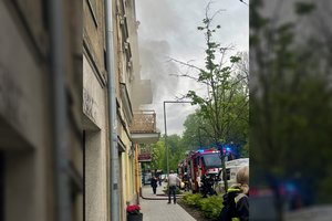 Į Vilniaus senamiestį skubėjo ugniagesiai – daugiabučio namo bute kilo gaisras