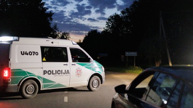 Užfiksavo vaizdus iš įvykio vietos: naujausia informacija apie Utenos r. nukritusį droną