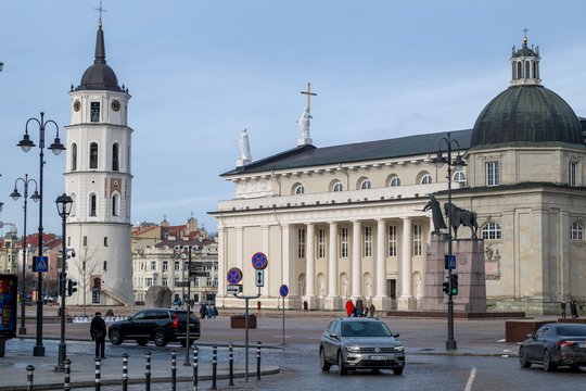 Tirs Vilniaus arkikatedros bazilikos raidos etapus