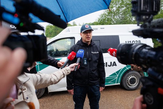 Naujausios žinios apie droną Utenos rajone: aptiko žolę pjovęs gyventojas, greičiausiai – ne „Shahed“ tipo