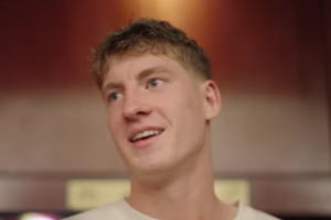 Pažintis su sporto sale, kurioje užaugo K. Jakučionis: kaip Antakalnio gimnazija ugdo krepšinio talentus?