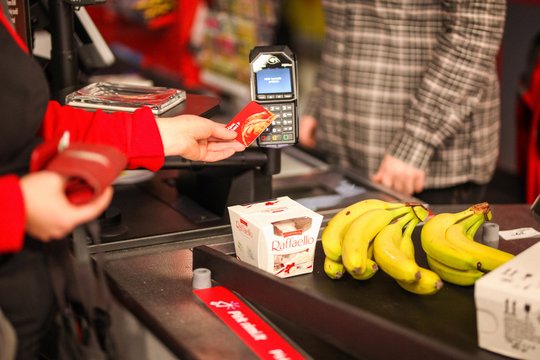 „Rimi“: pirkėjai vis dažniau renkasi ne tik nuolaidas, bet ir galimybę pasirinkti patys