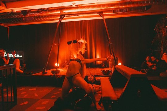 Techno ir BDSM vakarėliai „Pakilimas“ sezoną baigs su garsiais didžėjais, performansais ir saugia erdve seksui