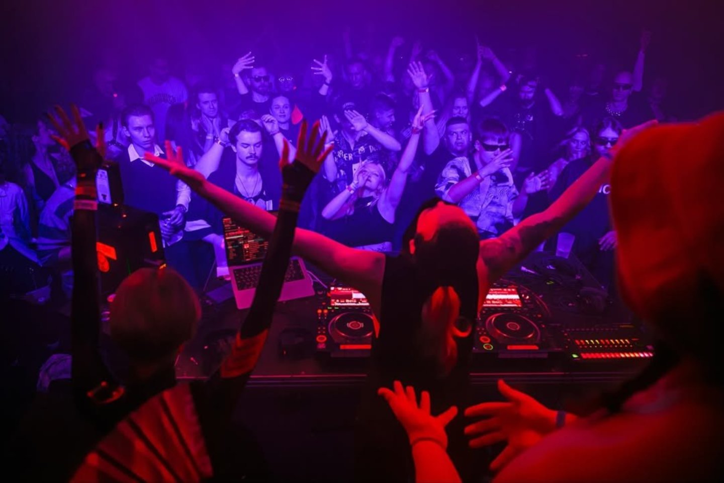 Techno ir BDSM vakarėliai „Pakilimas“ sezoną baigs su garsiais didžėjais, performansais ir saugia erdve seksui.
