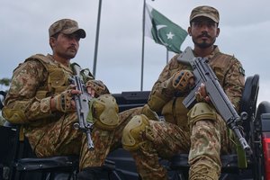 Pakistanas Saudo Arabijoje dislokavo naikintuvus ir 8 tūkst. karių